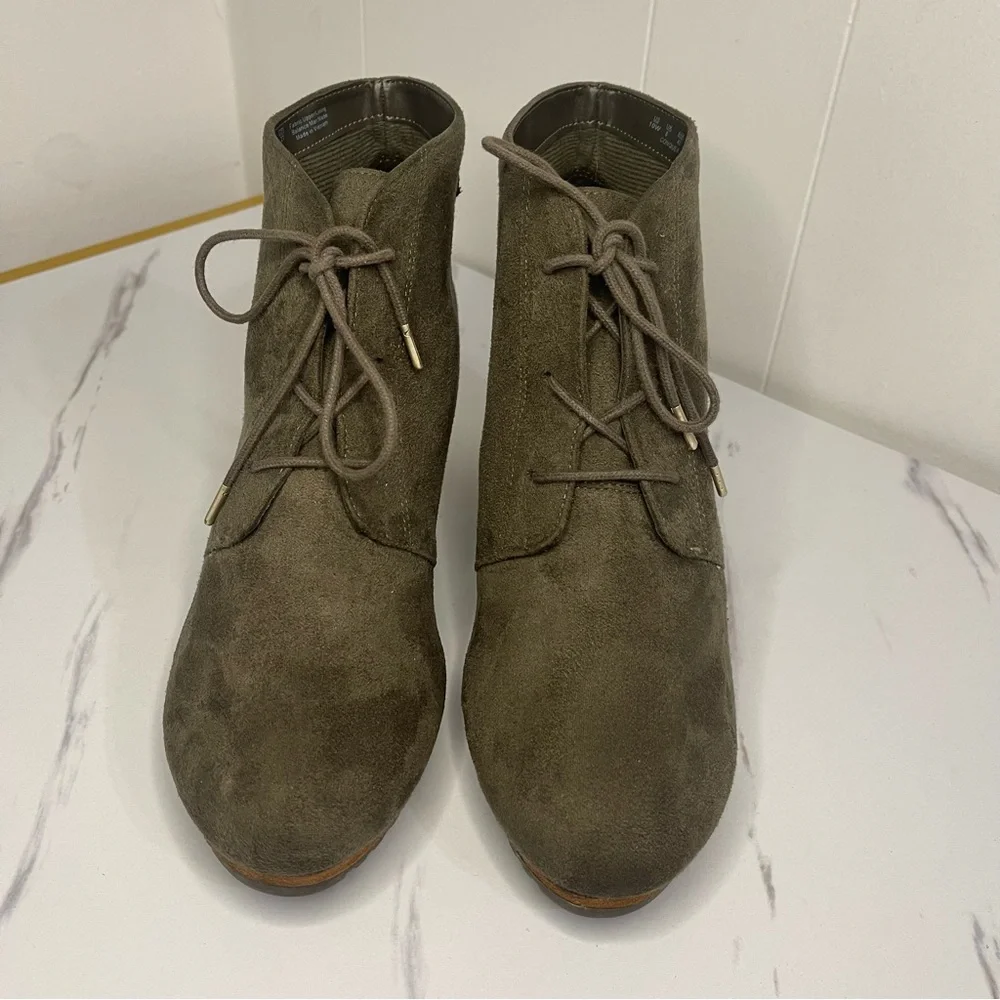 Dr. Scholls stylish olive
